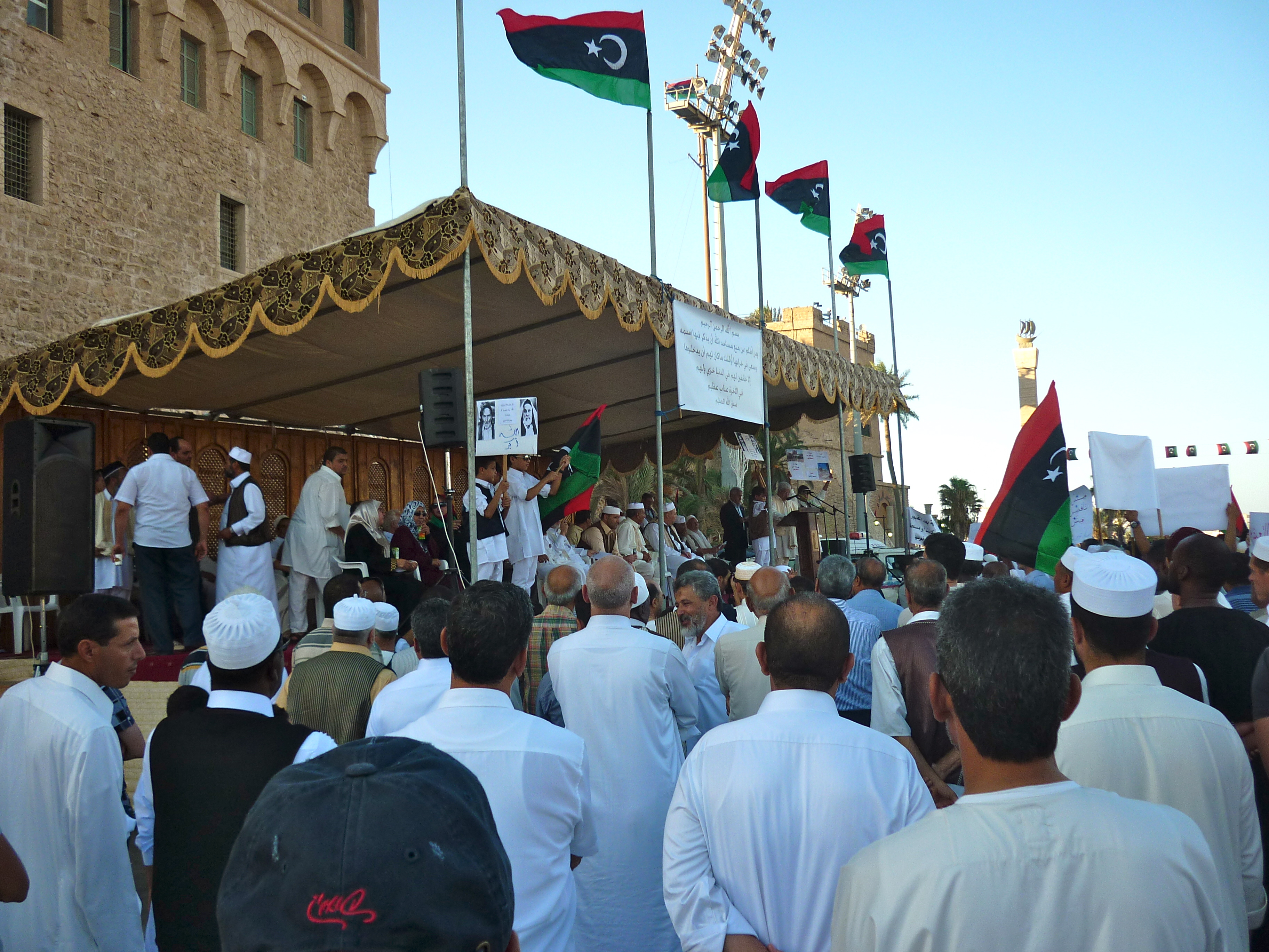Anti-extremism demonstration draws hundreds in Tripoli