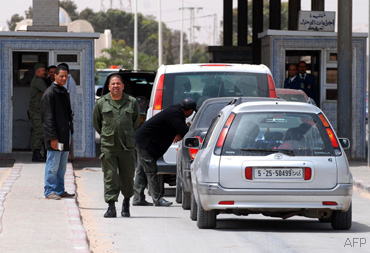 Tunisia border crossing reopens