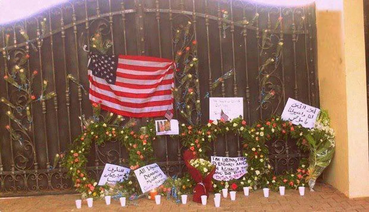 ChrisStevensTributes Libyans both at home and abroad have paid tribute to US Ambassador Chris Stevens and three other diplomatic staff killed in Benghazi on 11 September.