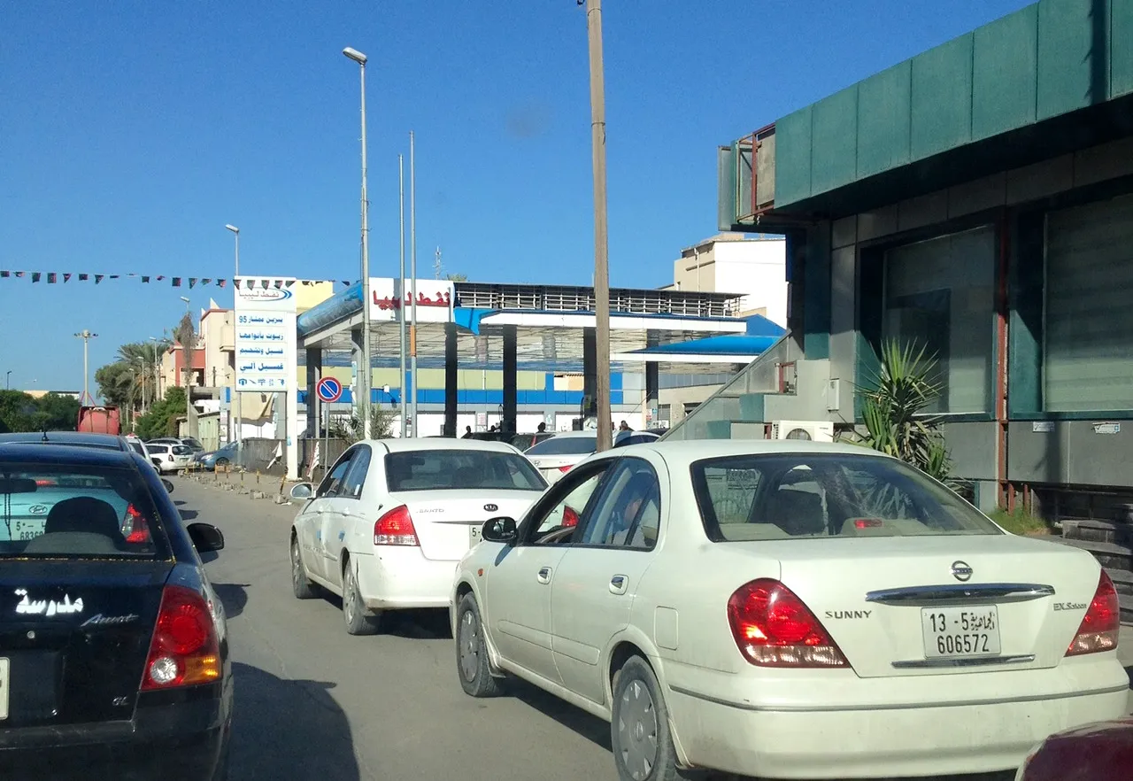 petrollineTripoli Tripoli petrol queue in Ben Ashour this week. (Photo: Nihal Zaroug)