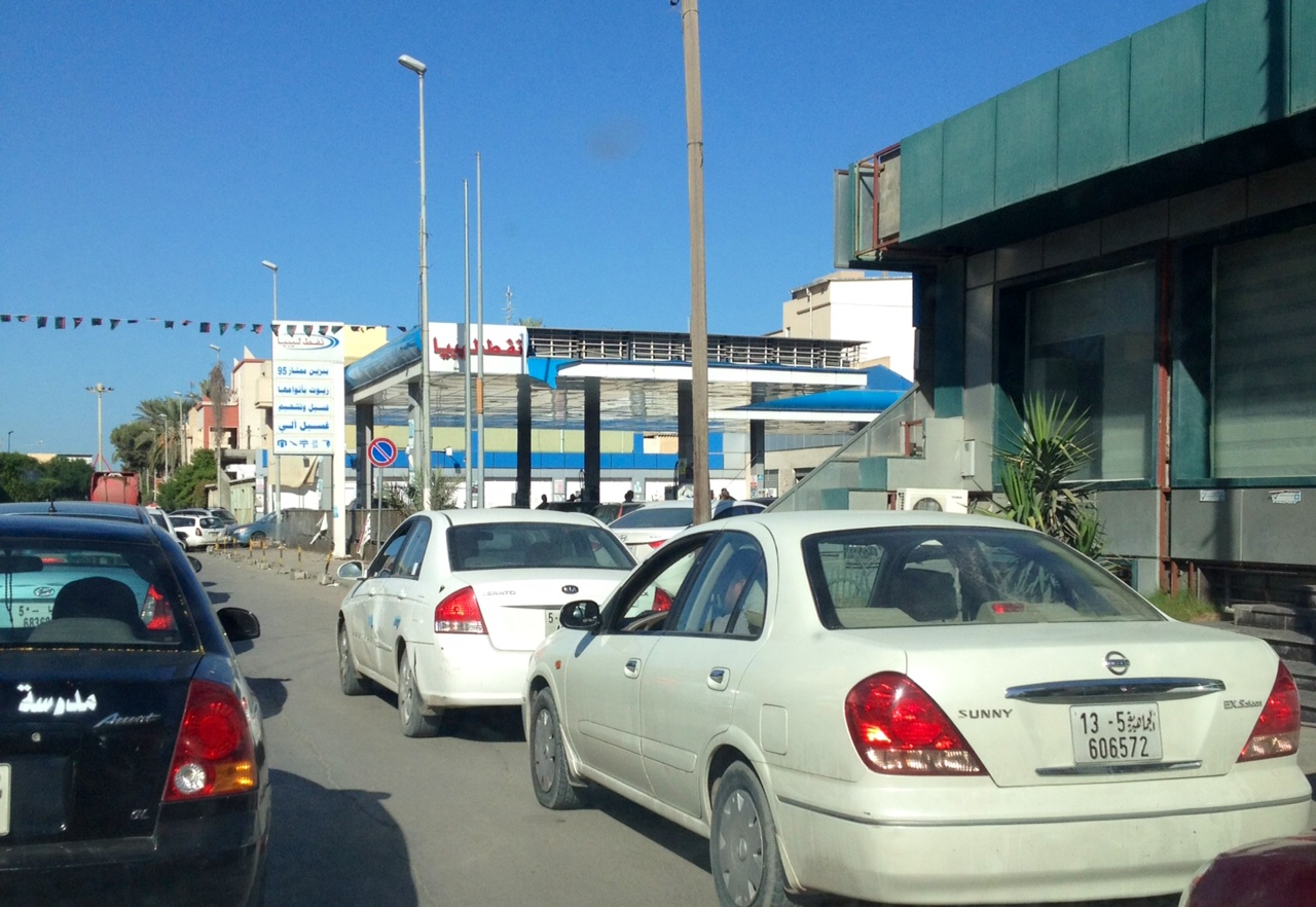 petrollineTripoli Tripoli petrol queue in Ben Ashour this week. (Photo: Nihal Zaroug)