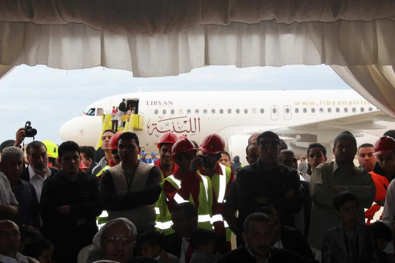 382050_302509806532297_2046237161_n Libyans greet the new Airbus A320 at Abraq airport