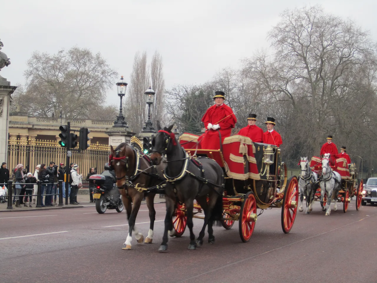 IMG_2942 The royal carriage, carrying the new Ambassador, approaches Buckingham Palace (Photo: Tom Westcott)