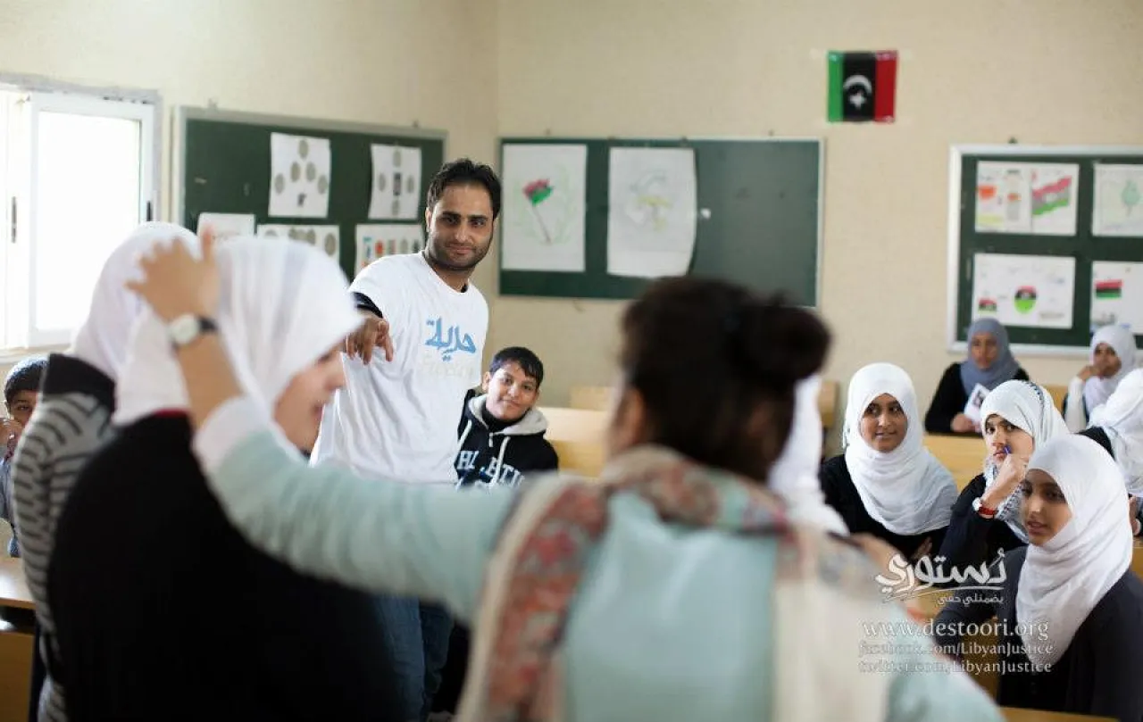 Destoori guides interaction with school children in Sousa. (Photo: LFJL)