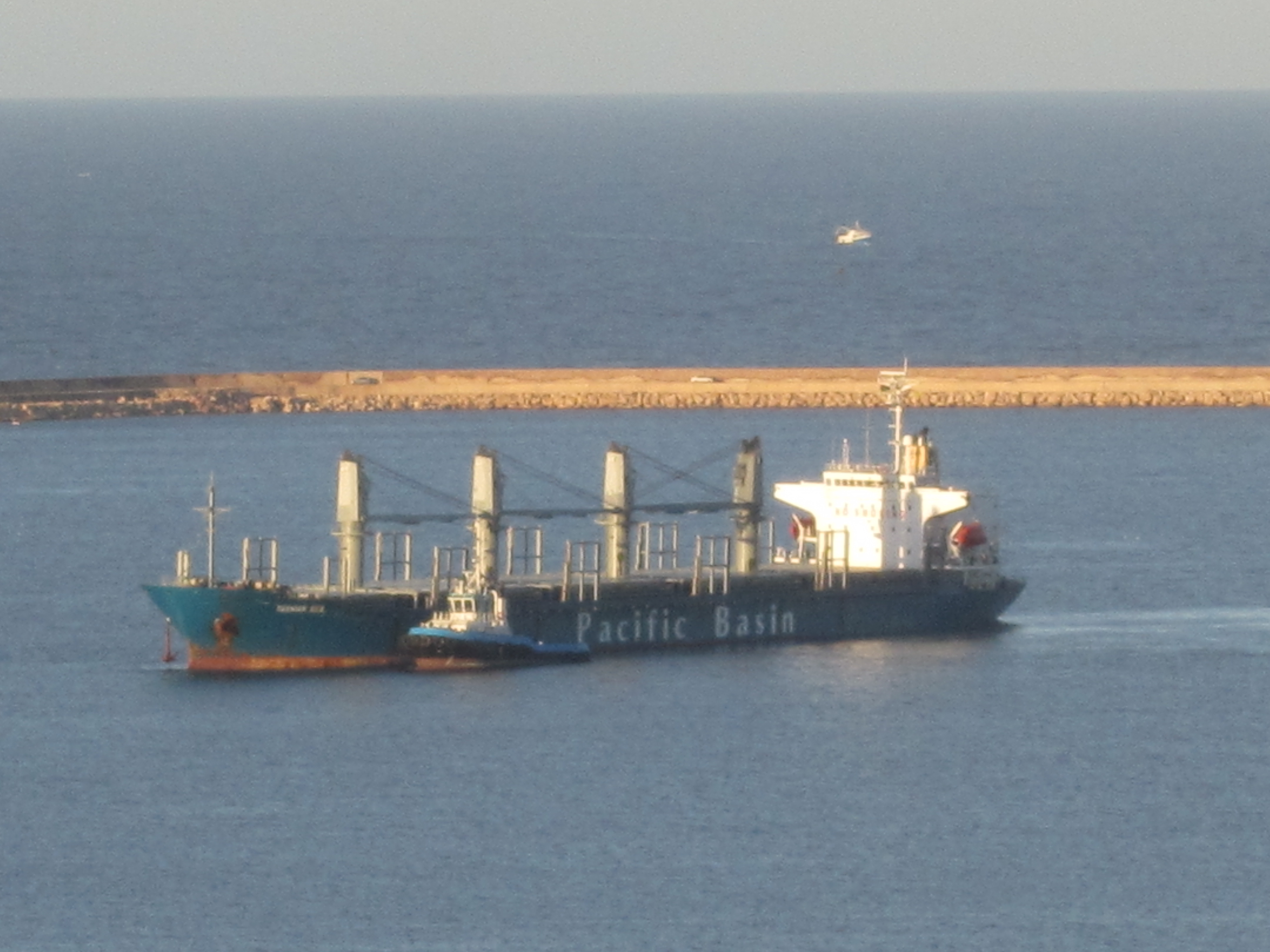 Grain carrier re-floated after 16 days in mud