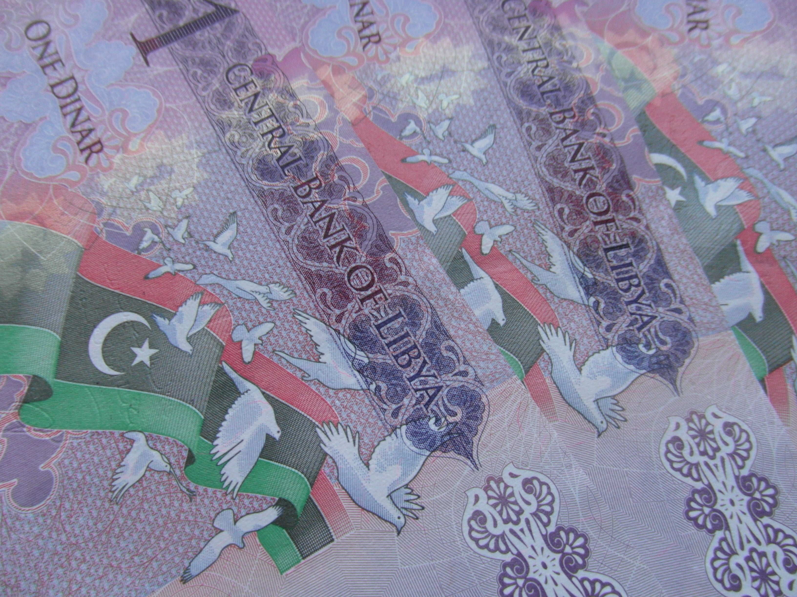 the new one dinar note back Feb 2012 )
