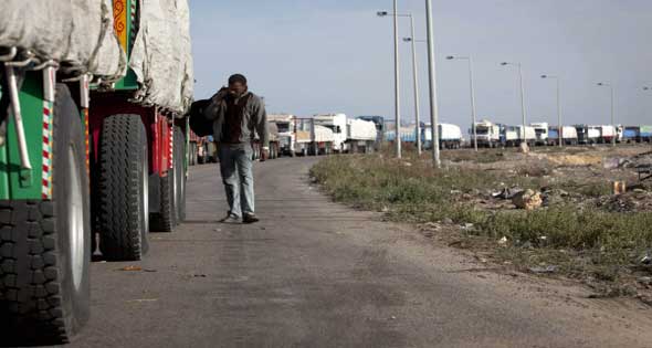 The Egyptian authorities are now turning back trucks hoping to enter Libya because of congestion