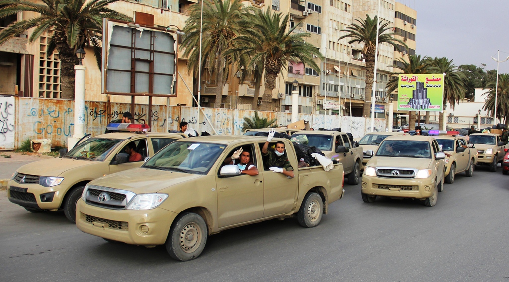 Army and militias tackle Benghazi strike rubbish