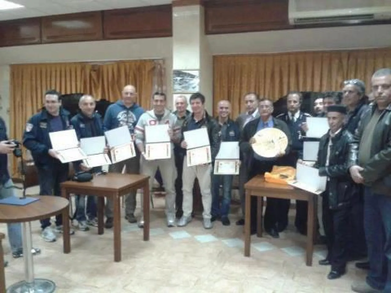 40824_349560745144493_1031329380_n Cyrene thanks the crews of the Italian firefighting planes