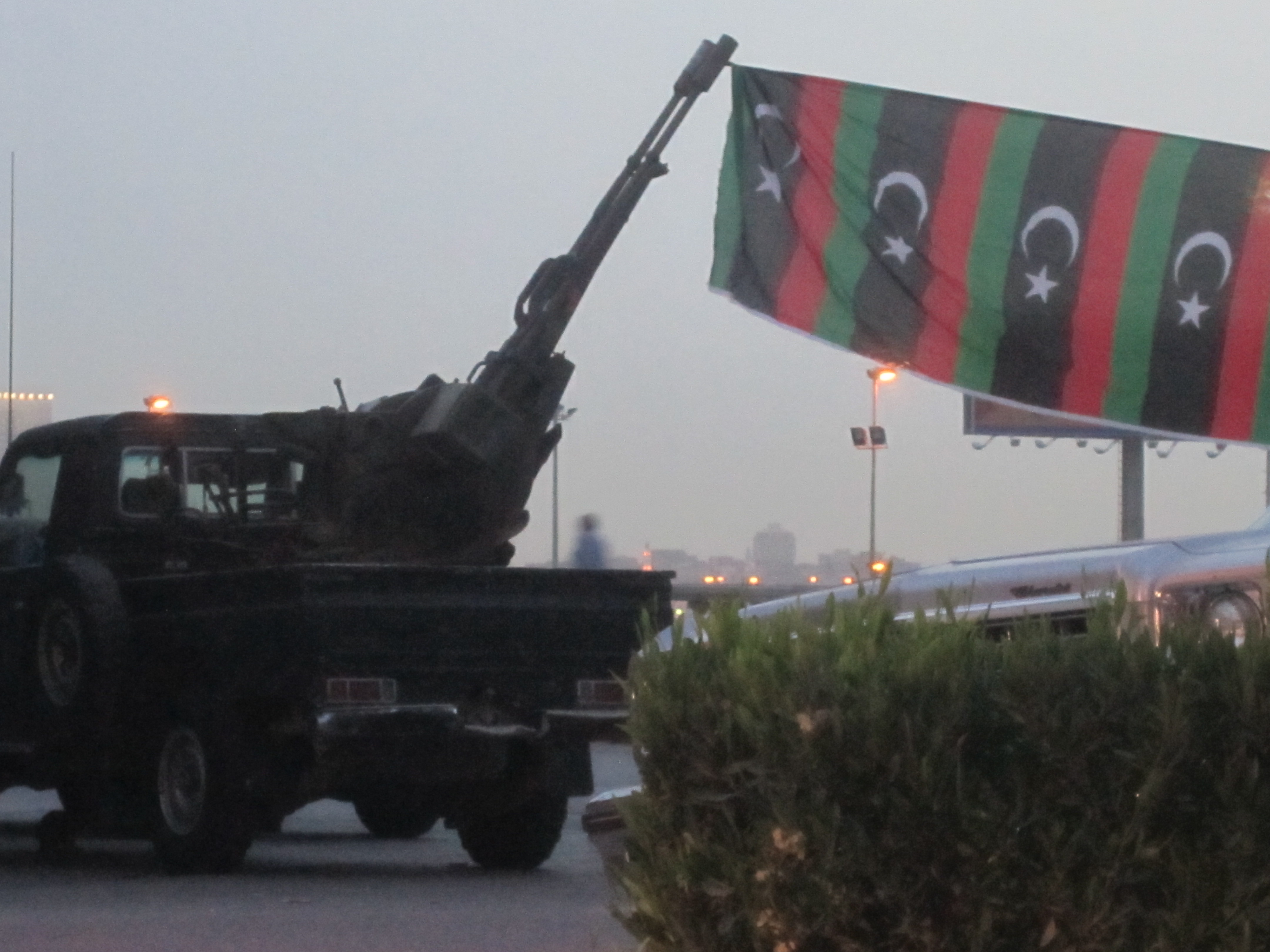 technical The blockade outside the Ministry of Foreign Affairs has been extended, shutting off several roads and causing severe traffic congestion