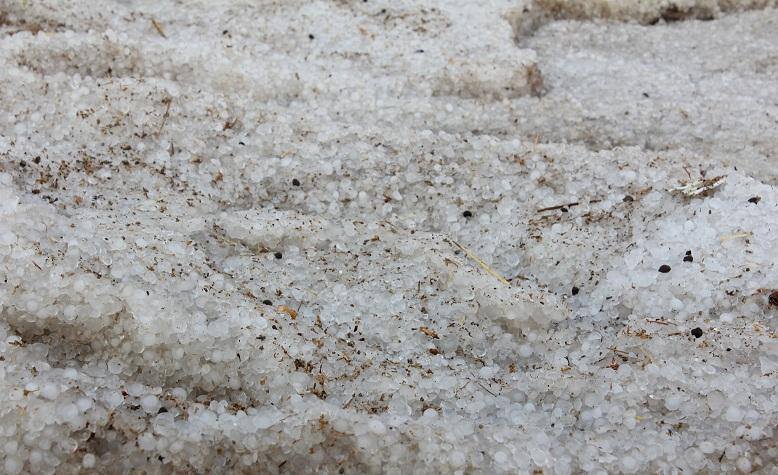 Hail falls in Mizdah