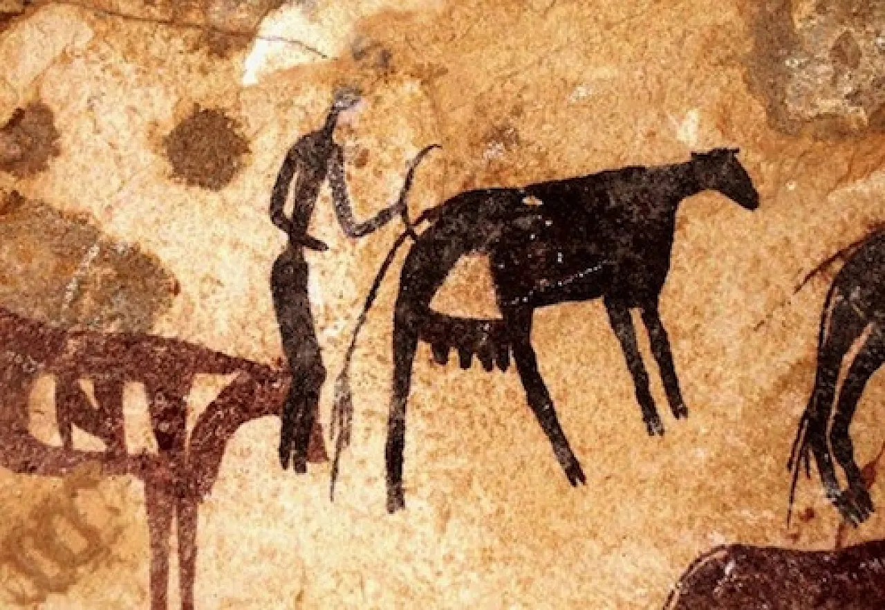 Figure 7:  Well preserved scene of bovids, painted on granites of Al Awaynat at Wadi Bu Hliga.  The scene contains a cow giving birth (yellow circle). This site was reported first by J-L Le Quellec, 1998, from a large shelter that has several figures.  (Photo: Courtesy of Saleh Bu Sakranah)