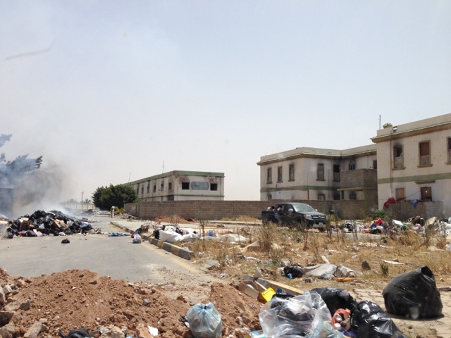 Trash mountains pile up in Benghazi