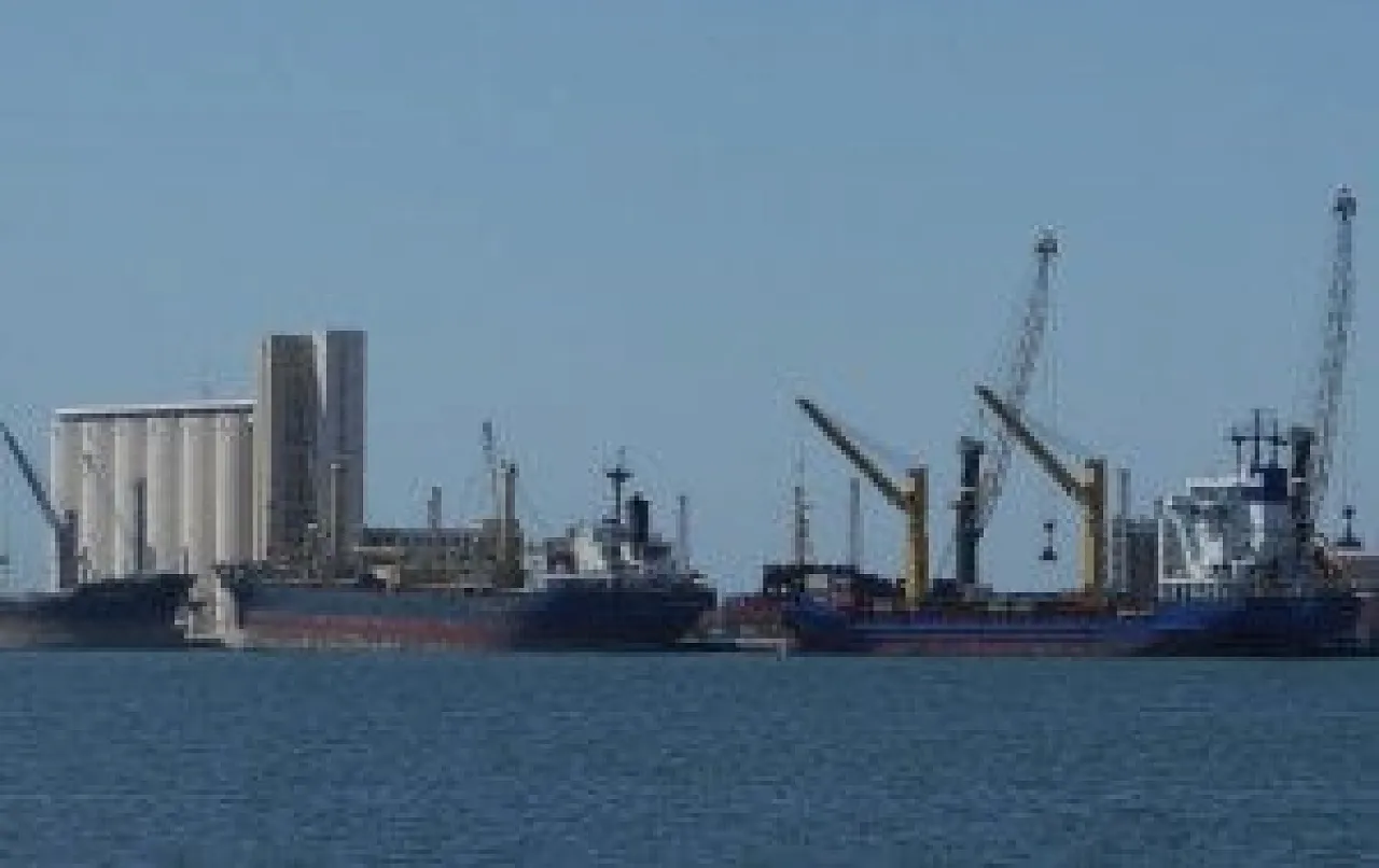 The Tripoli authorities are freezing the import of 32 items through letters of credit for 6 months,