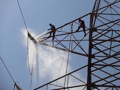 The day-to-day courage of GECOL linesmen