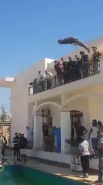 BREAKING NEWS: US embassy compound invaded