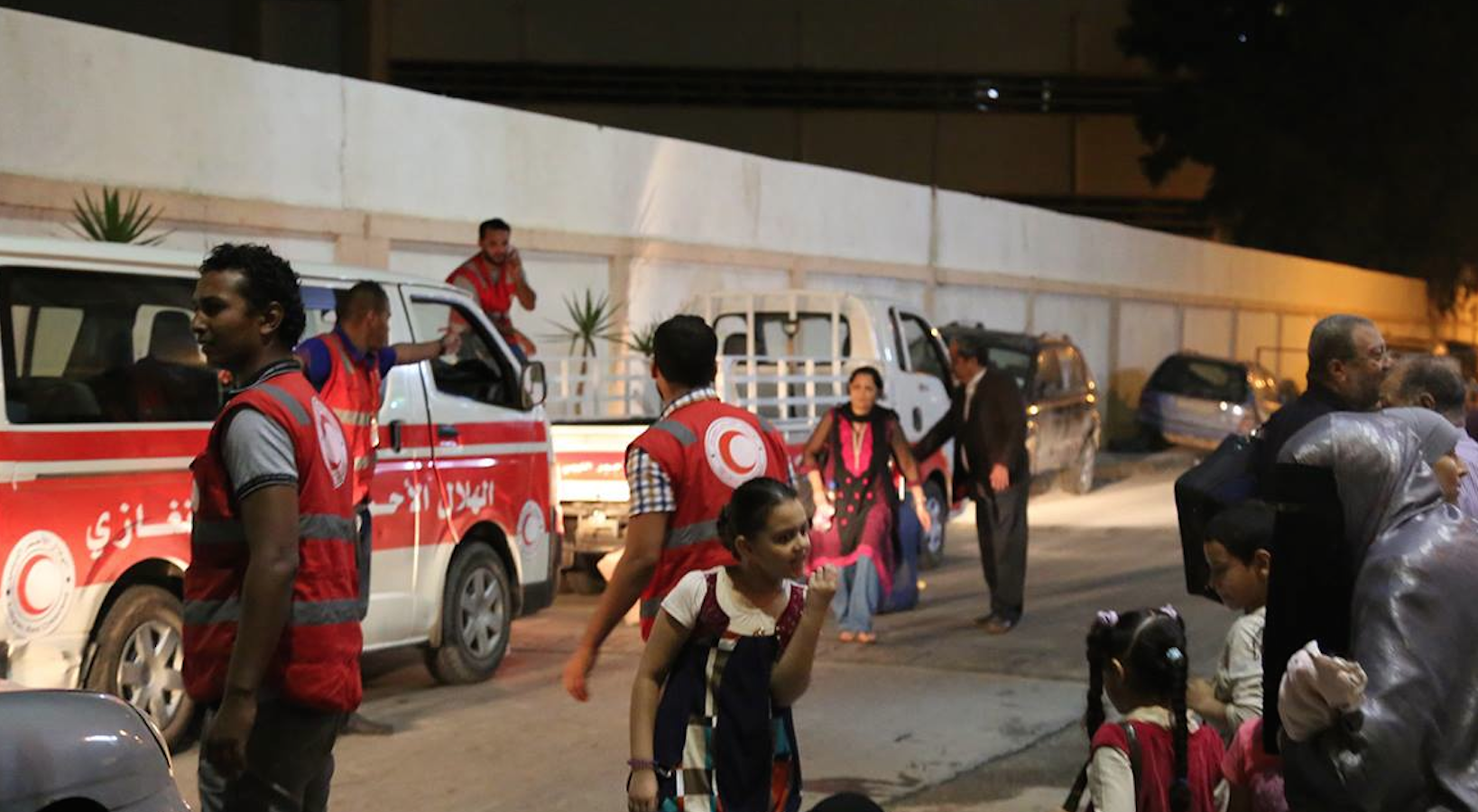 Red Crescent evacuates foreign workers and university staff in Benghazi