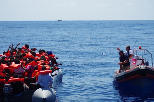 MOAS rescues migrants (Photo: MOAS)