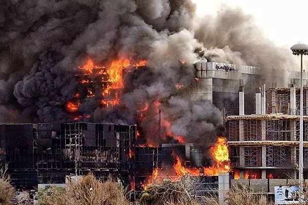 Huge blaze destroys Tripoli's largest supermarket