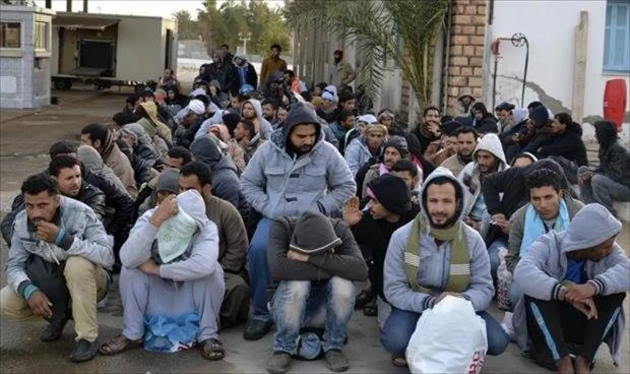 Egyptians fleeing Libya via Tunis waiting for the flight home (File photo)
