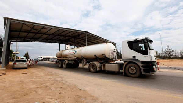 IS in Derna grabs four petrol tankers and army vehicles