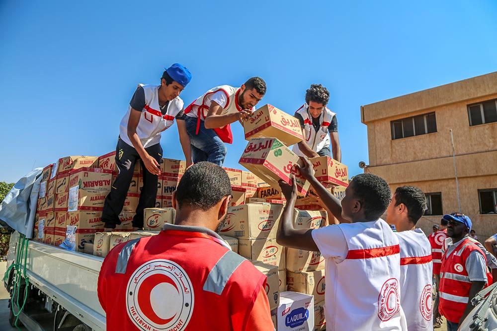 Benghazi Red Crescent succours refugees