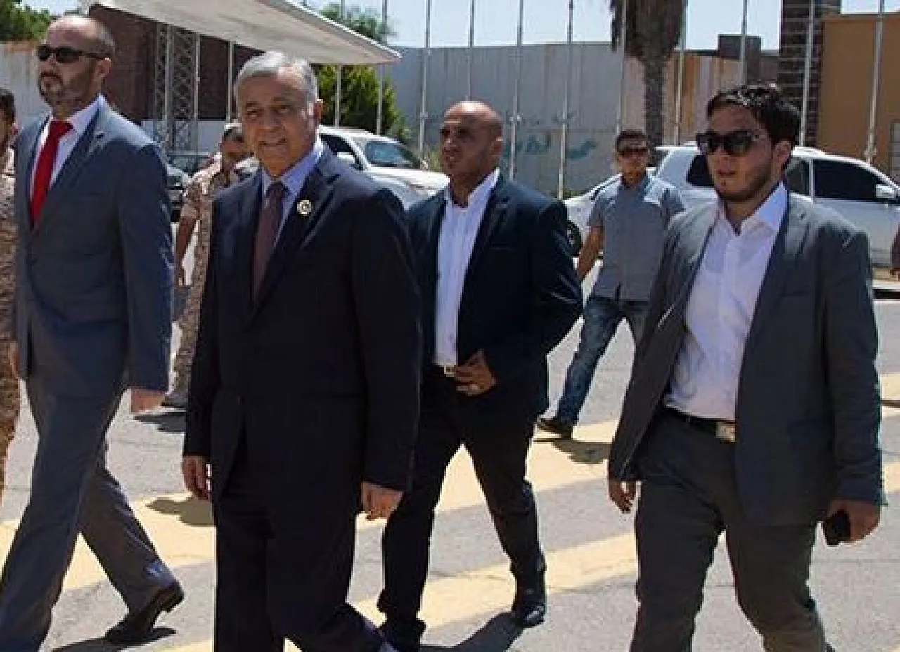 Abu Sahmain flies off to Algiers (Photo: GNC)