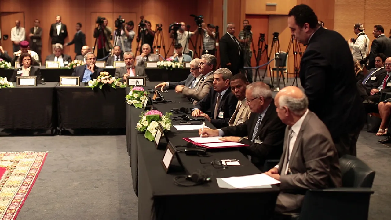 Delegates initial their approval of the Draft (Photo: UNSMIL)