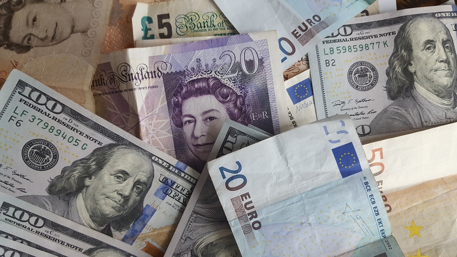 CBL reduces annual hard currency transfer limit for individuals