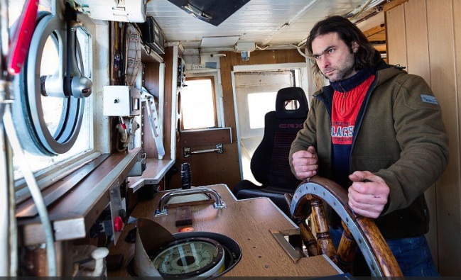 Coastguard arrests German charity refugee boat