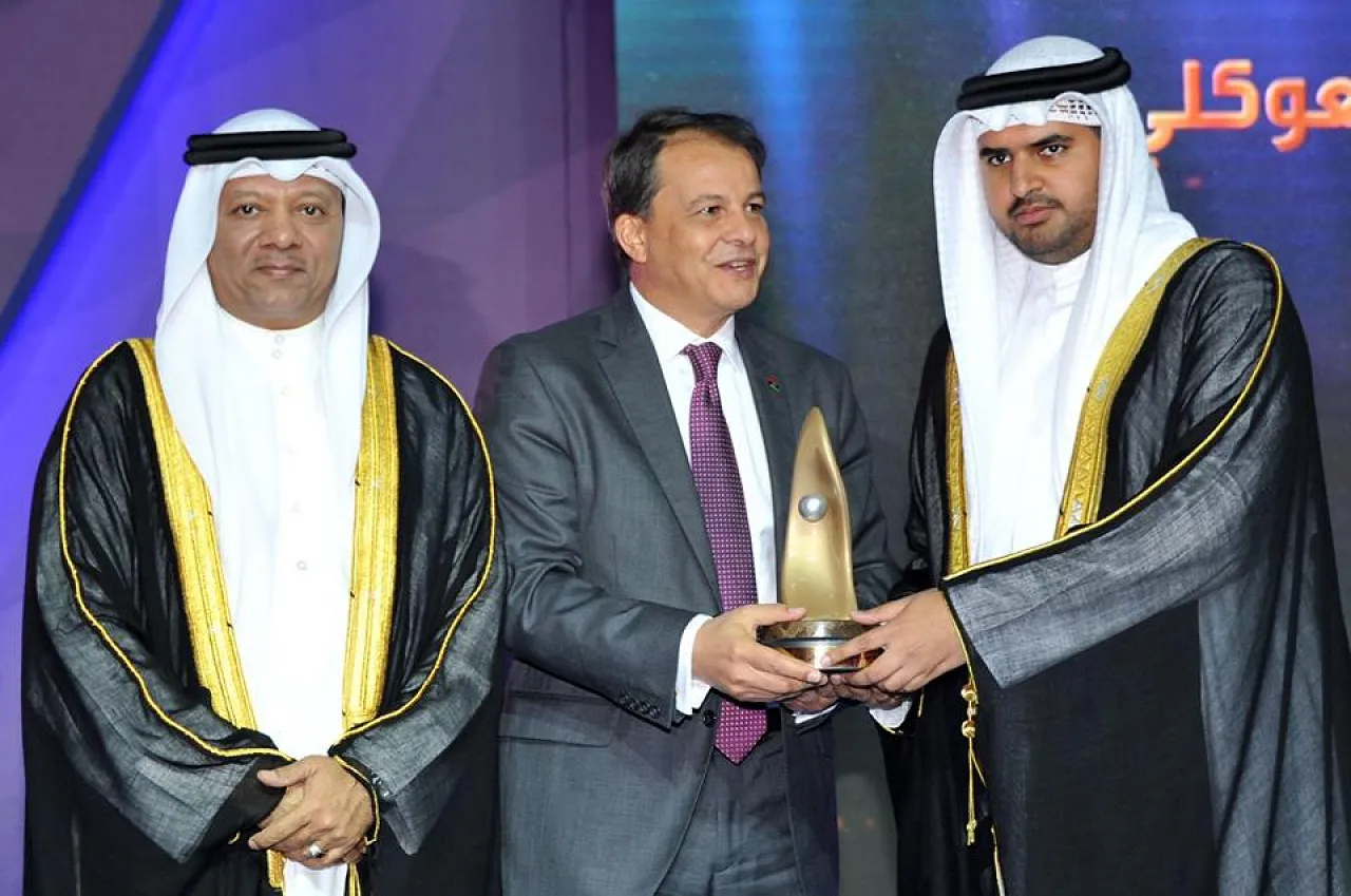 Reida El-Oakley, Thinni Health Minister, who won an award for voluntary work in Bahrain yesterday, is critical of the UN and the international community (Photo: Social Media).