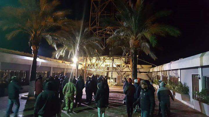 Protestors storm Al-Madar calling for tit-for-tat mobile shutdown in revenge for long power cuts