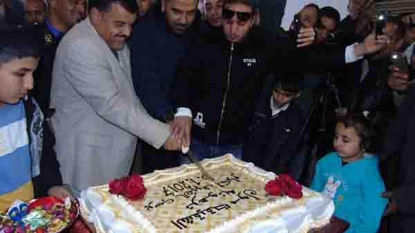 A big cake to celebrate the opening of a big mall (Photo: social media)