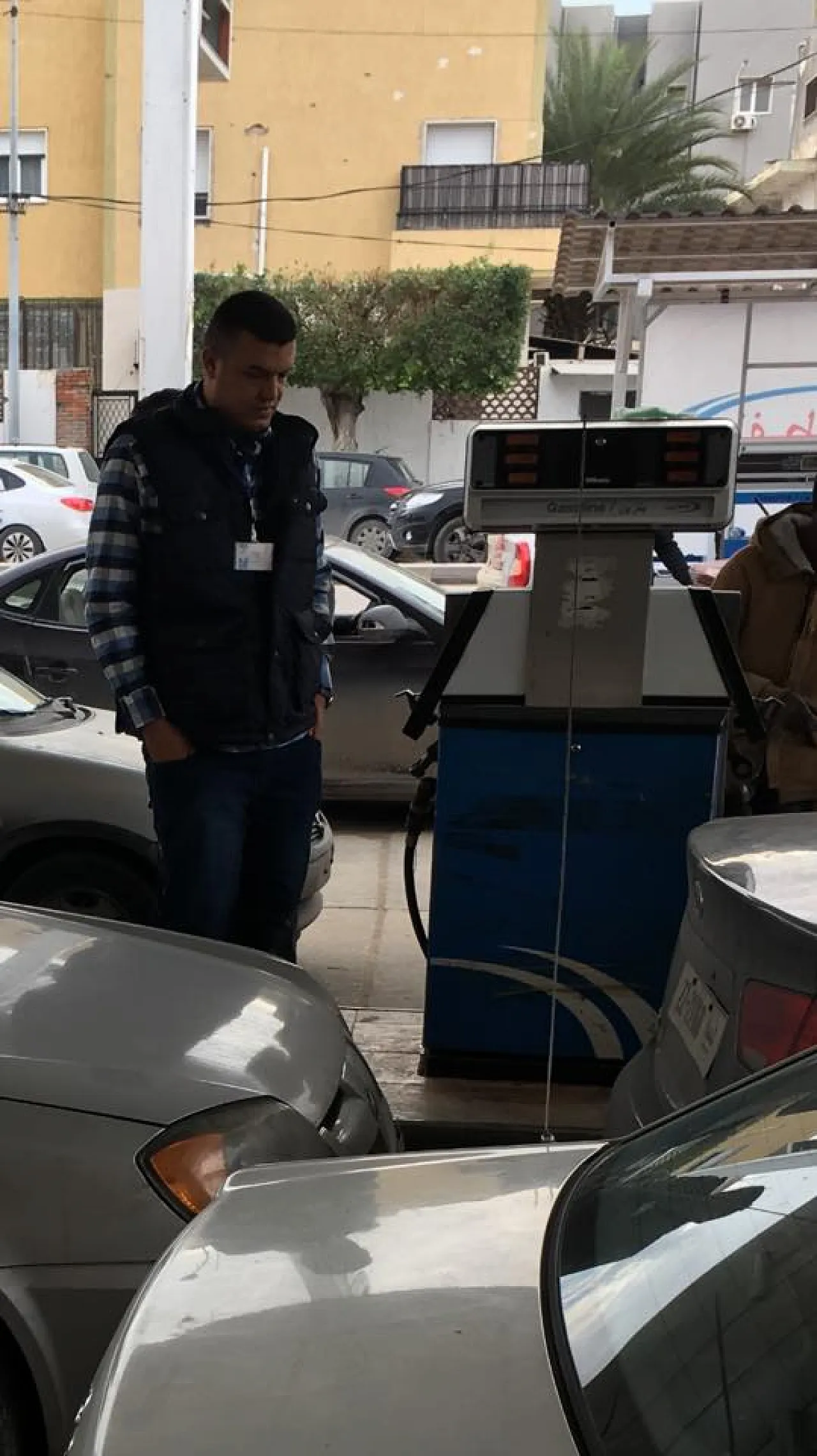 Petrol stations were still operating in Tripoli today despite a near total power blackout thanks to power generators (Photo: BREGA).