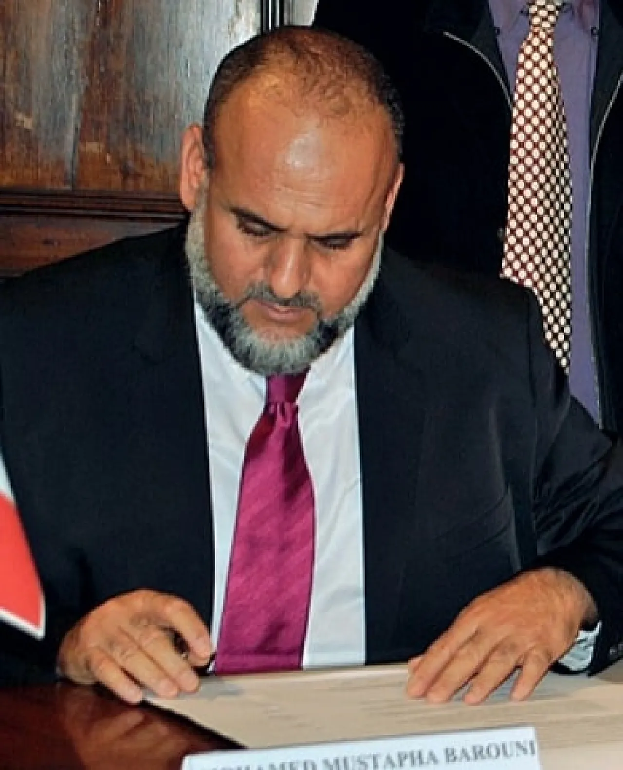 Zintan mayor Mustafa Barouni (left) signed a friendship pact last October with Verona mayor 