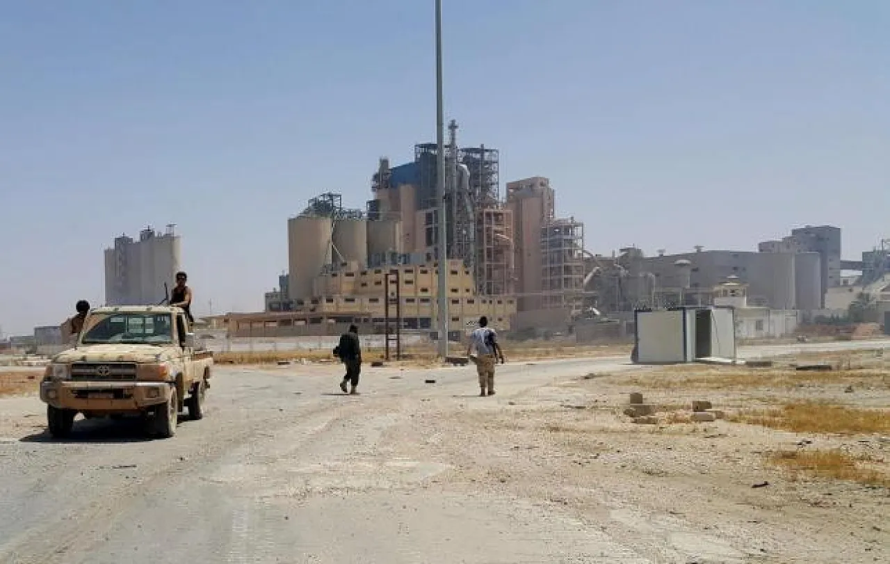 Foreign experts are helping reopen Benghazi's Hawari cement factories (Photo: Social media).