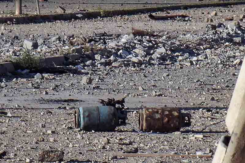 Two booby-trapped gas bottles in Suq Al-Hout (Photo: LNA)