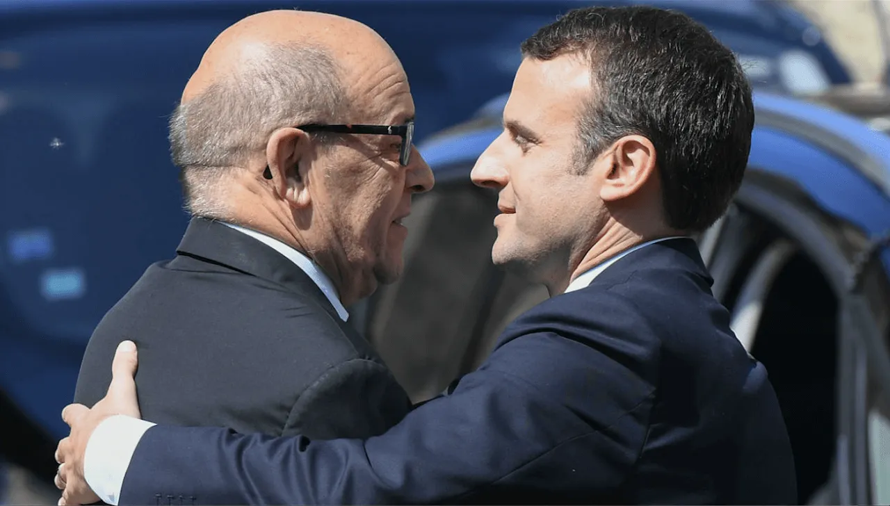 Macron Drian 2