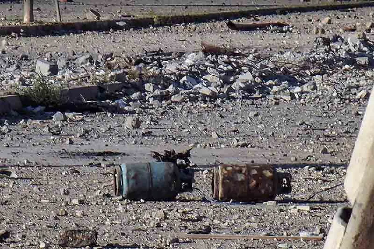 Two booby-trapped gas bottles in Suq Al-Hout today (Photo: LNA)