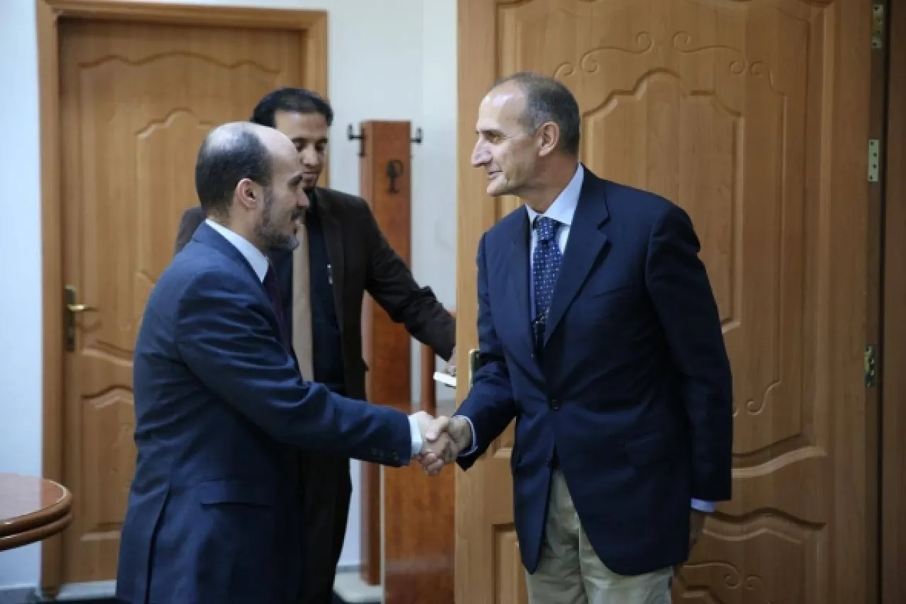UNSMIL security chief Paolo Serra with Mohamed Al-Amari (Photo: PC)