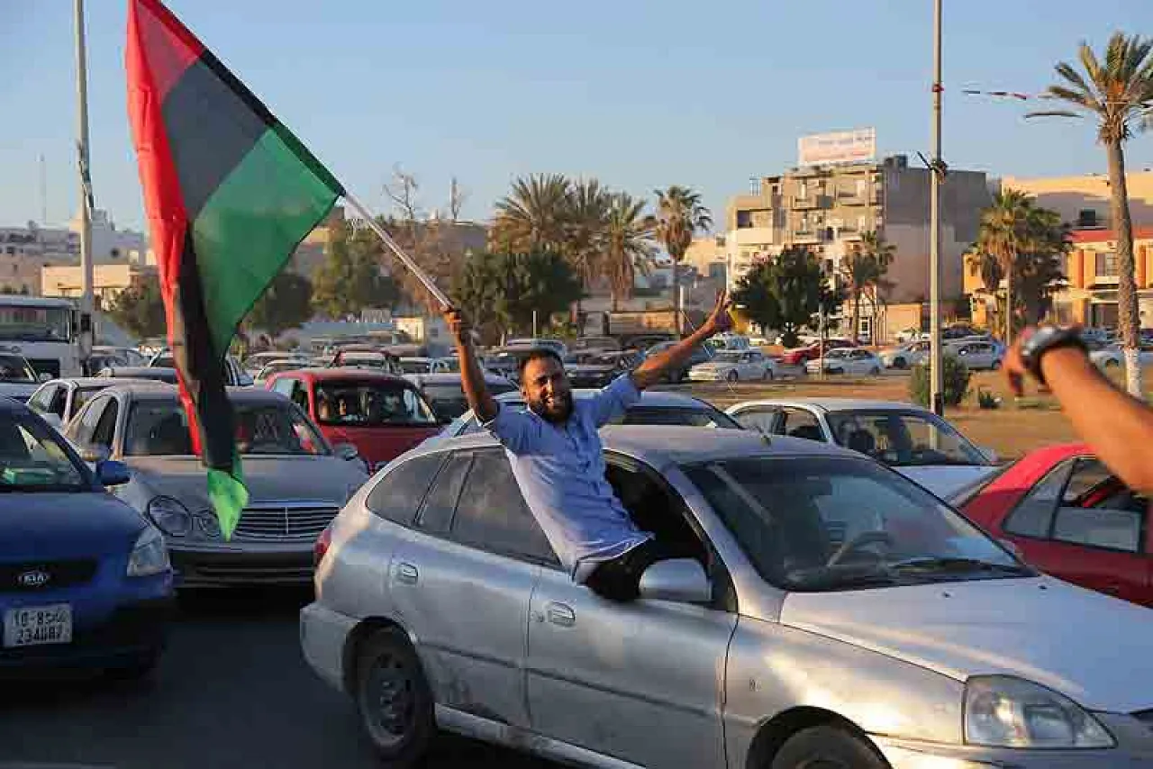 Bengo big flag and car