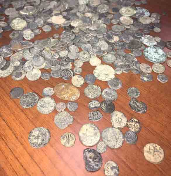 Rada seize smuggler with ancient coins at Mitiga