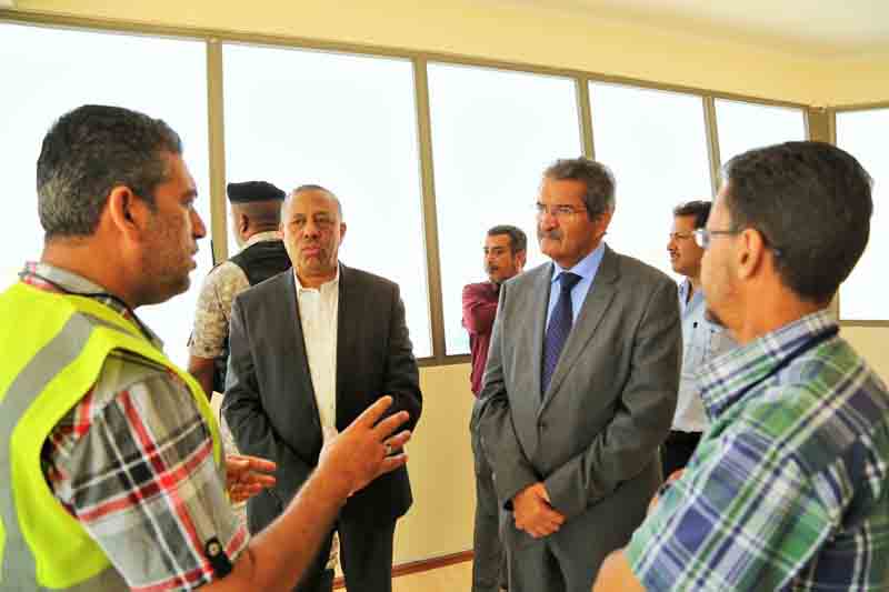 Thinni visits Benina airport, listens to passengers' complaints
