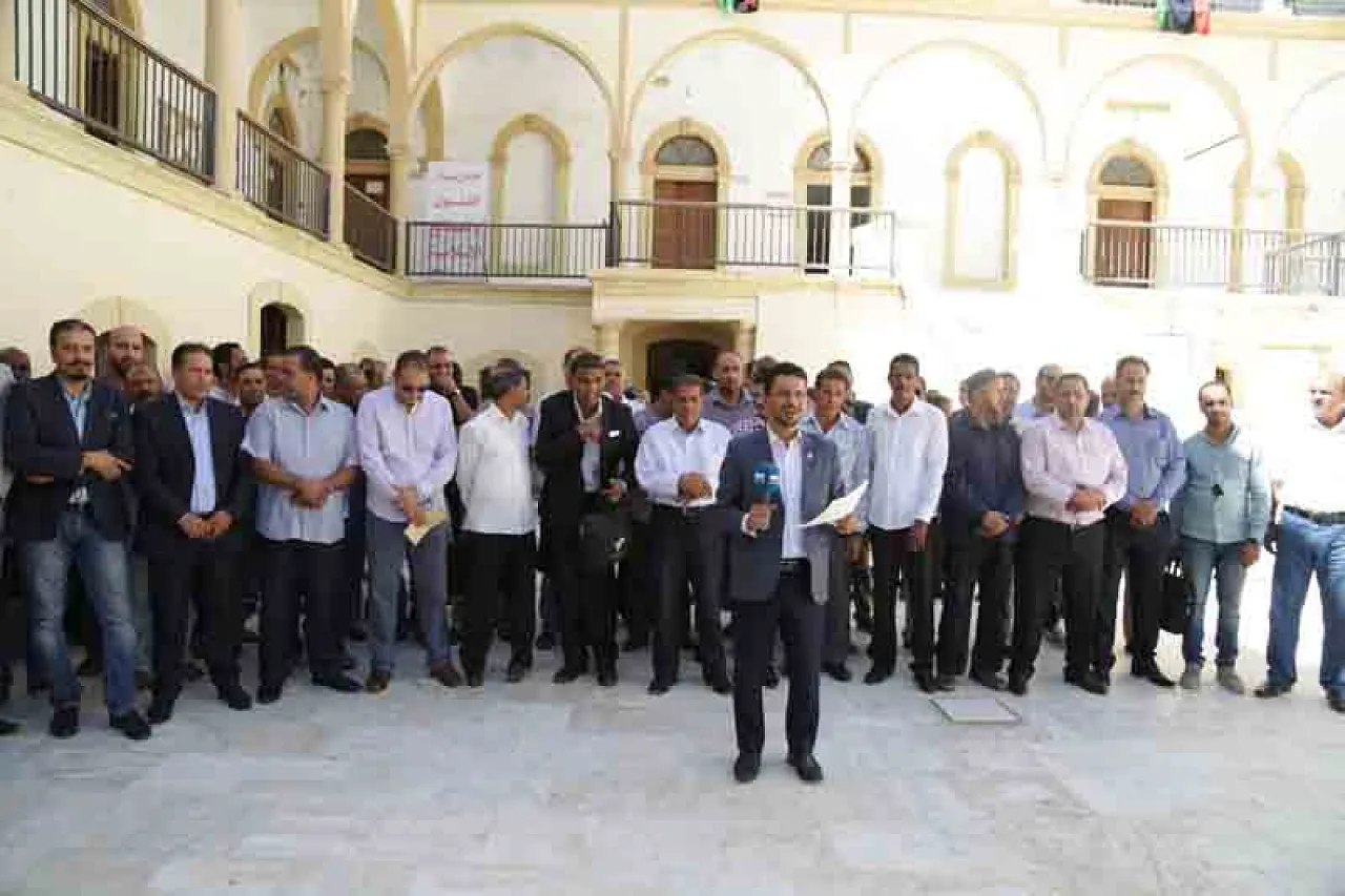 Employees protest outside the PC's general authority for culture today (Photo: social media) 