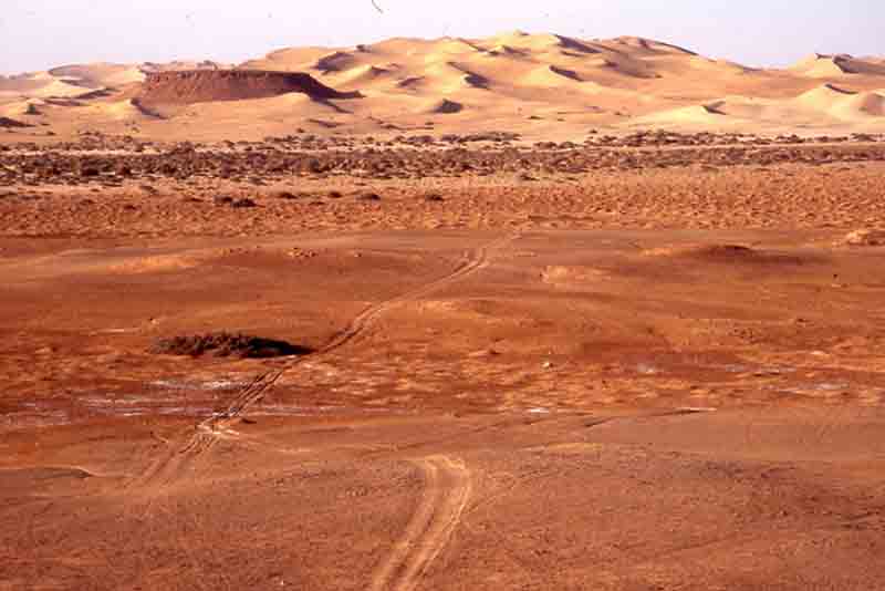 Egyptian warplanes strike suspect terrorist convoy from Libya