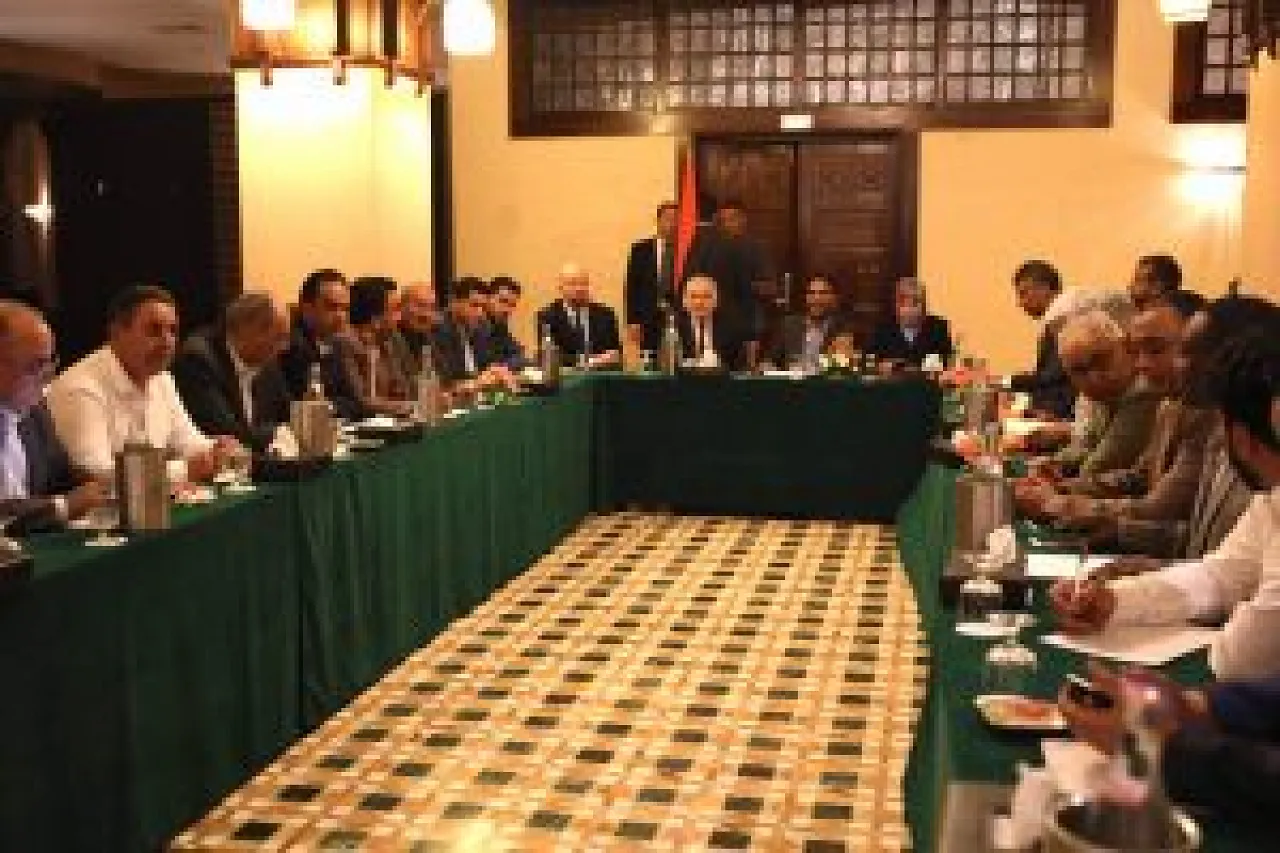 UN speial envoy Ghassan Salmé with HoR dialogue committee