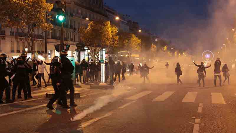 Champs Elysée protests