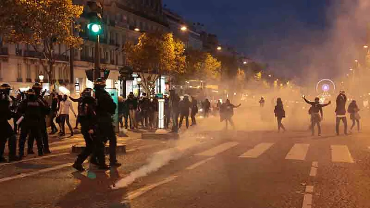Champs Elysée protests