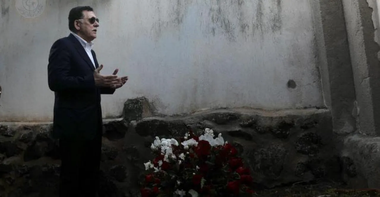 PC head Faiez Serraj paying his respects to Libyan exiles that had died during theItalian colonisation of Libya in the Italian island of Ustica, Sicily (Photo: PC).