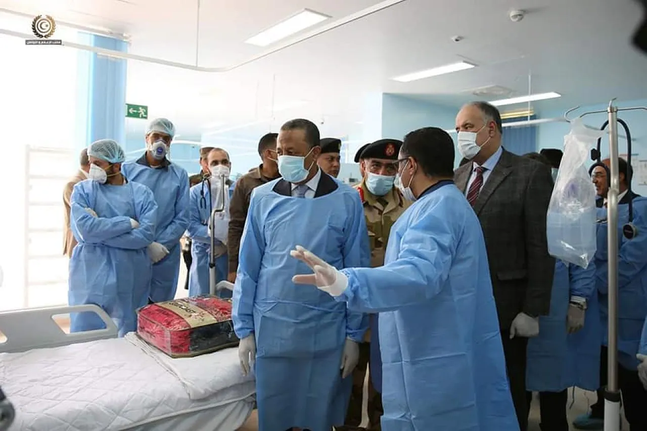 Eastern 'Prime Minister Abdalla Thinni opens Hawari hospital quarantine centre in Benghazi (Photo: Benghazi Municipality).